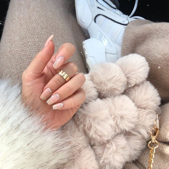 Taupe pom pom fuzzy clutch - Picture 4 of 4